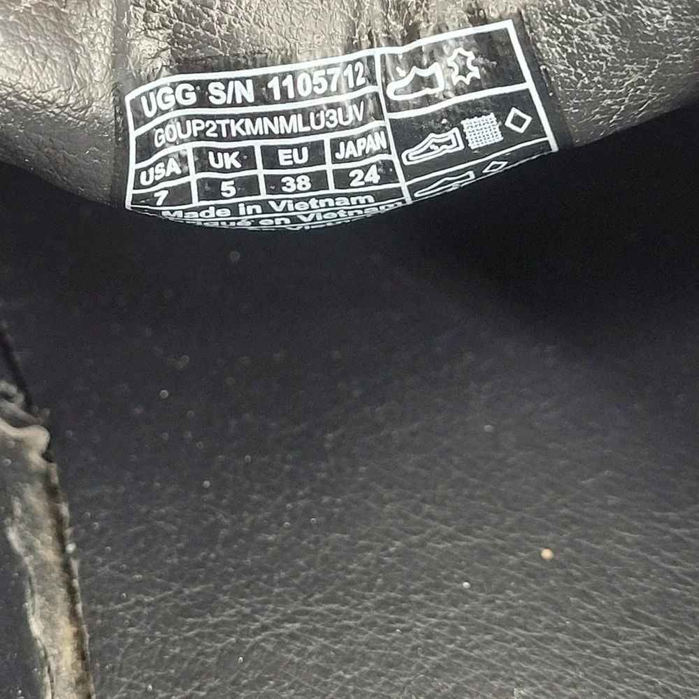 UGG‎ Jass Black Leather Slip On Platform Sneakers 1105712 Womens 7